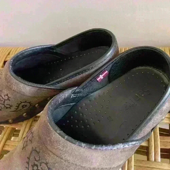 Sanita Clogs with Scandinavian embellishments - Picture 3 of 7